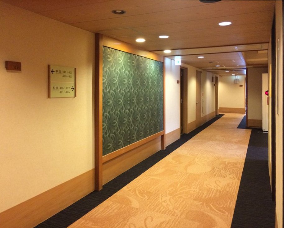 双泉の宿朱白 客室通路